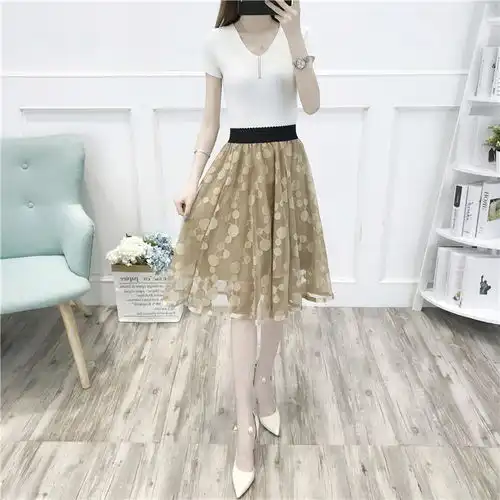 搭配修身显瘦的裙子,夏日里让你清爽又迷人