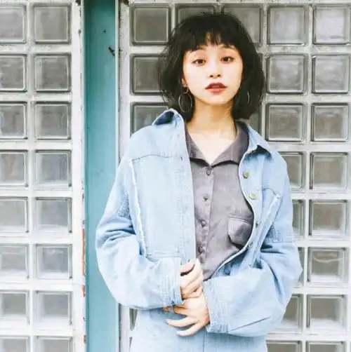 外套里面别穿打底衫了2020最流行这样搭配