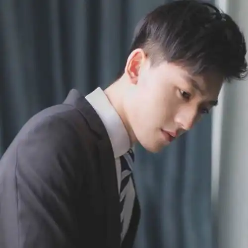 西装领带职场男人