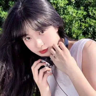 她毫不犹豫给了你一巴掌你却问她手为什么这么凉