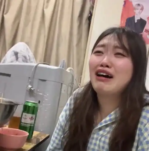 女生情人节大哭没拉过男生手,没亲过嘴,爱情为何来的那么难