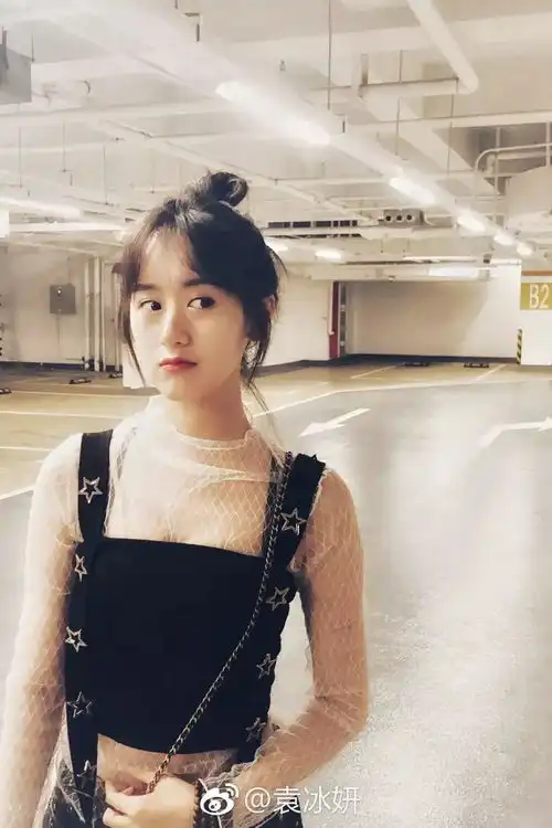 膨胀idol袁冰妍清爽软绵冰淇淋治愈系女孩教你甜美穿搭
