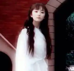 杨幂早年旧照曝光网友不愧是四海八荒第一美女子嫩得能掐出水