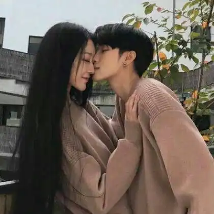 亲密情侣头像一左一右,我真的爱你不用质疑