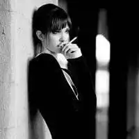 女生吸烟手绘头像黑白微信头像图片大全