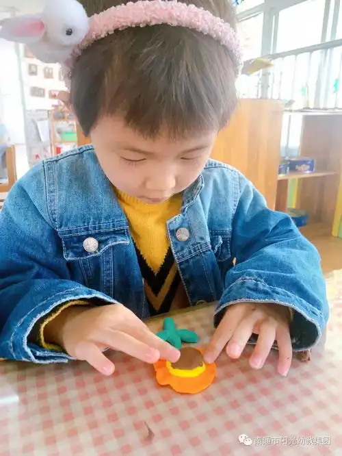 阳光下的向日葵记永兴佳园幼儿园大一班班本课程