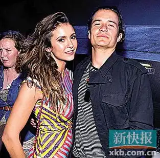 奥兰多布鲁姆与吸血鬼打得火热,派对中亲吻爱抚20分钟