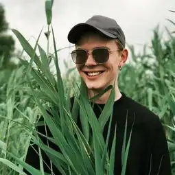 简约成熟高级的头像男