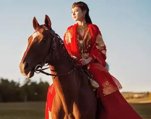 彭小苒东宫在日本播出,看到新名字后,网友能火才怪