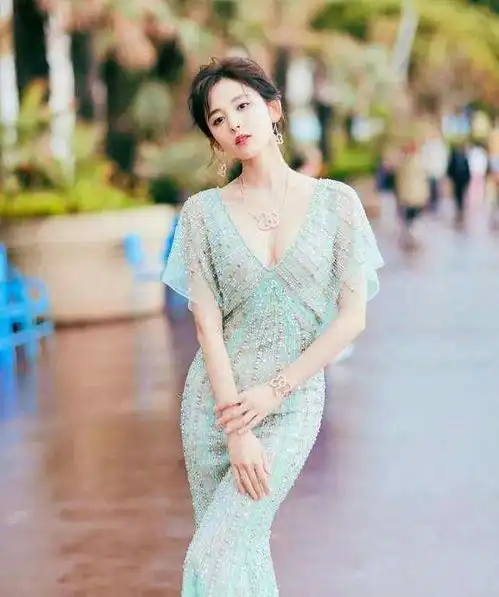 今年大火的薄荷绿,这么穿超美腻