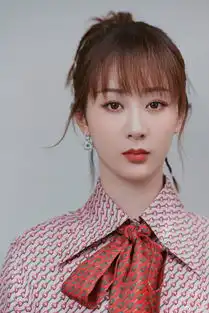 杨紫明眸皓齿扎马尾少女气息满满衬衫配长裙秒变乖乖女