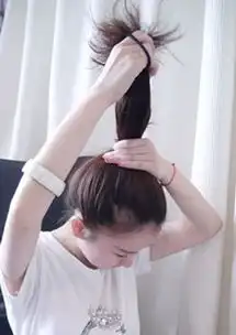 韩式少女瘦脸蓬松丸子头扎法潮人推荐慵懒简约系甜美发型