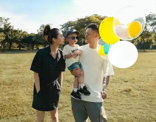 42岁余文乐罕见露面被质疑状态不佳老态明显