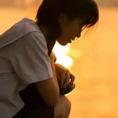 丧系小众头像面向大海真