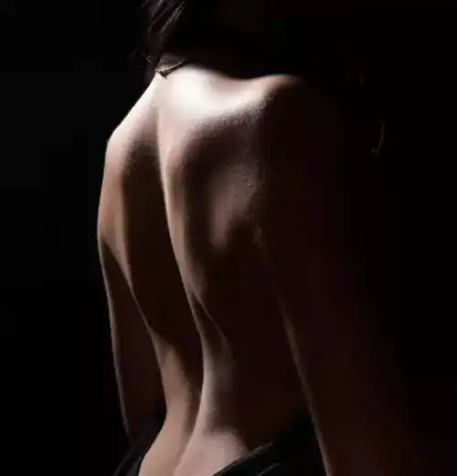 3的人才有的性感背沟,到底该怎么练