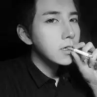 真人男生抽烟头像图片