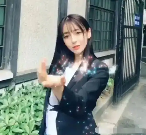 angelababy又变脸了为新戏宣传晒视频,网友吐槽这是她本人吗