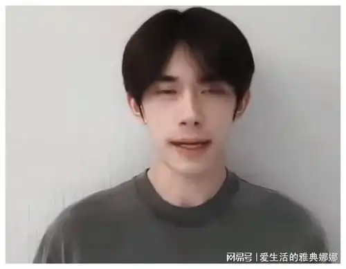 23岁易烊千玺近照流出,脸部消瘦嘴巴突出,网友惊称认不出