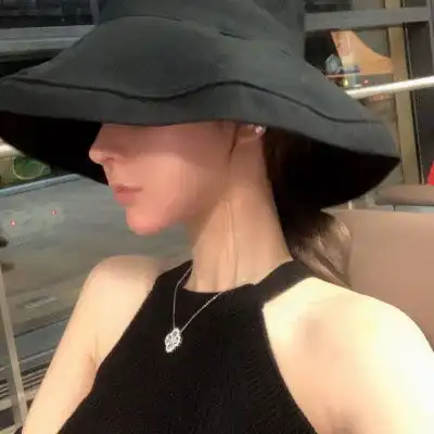 女生戴帽子超霸气头像作为一个时尚青年