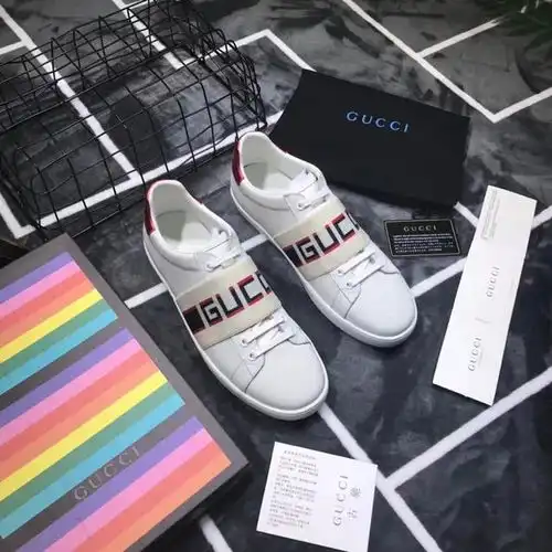 gucci古奇小白鞋情侣系列,青春时尚潮流范,从脚开始
