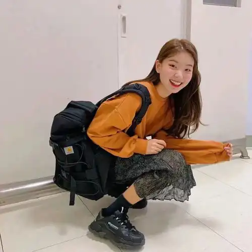 今年冬季流行卫衣半裙,毛衣半裙,上身太洋气了