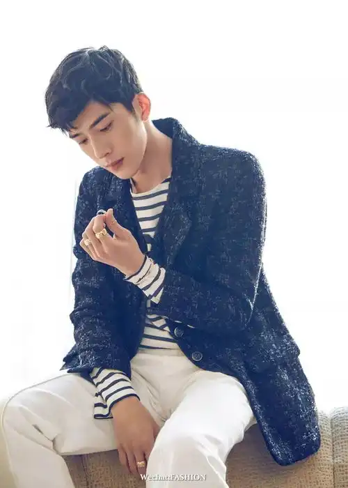 秀场直击井柏然刘昊然穿着白t恤看秀快叫男友copy