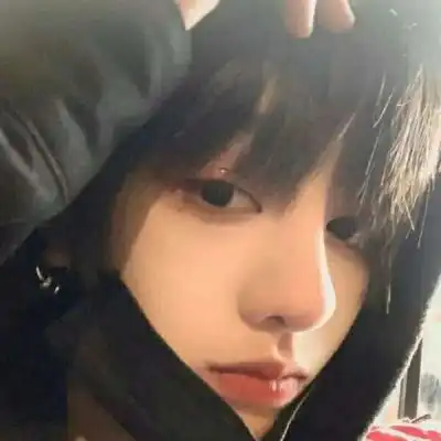 头像ins高级质感红系女