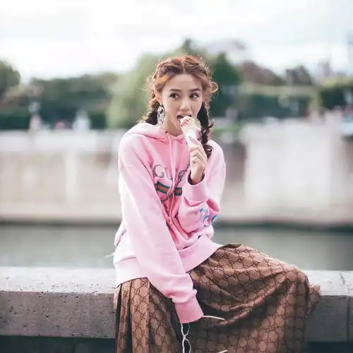 秋冬穿衣搭配今冬外套裤子卫衣流行穿大不穿小让你慵懒又时髦