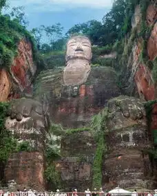 汤神参观乐山大佛遇维修穿救生衣佛系合照