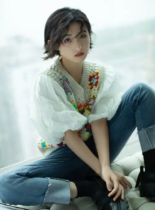 张子枫真长成系了不同风格轻松驾驭,完美演绎出轻熟少女气质