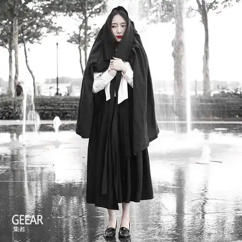 黑色也能穿出仙气这位新晋设计师以全黑造型告诉你什么是时尚