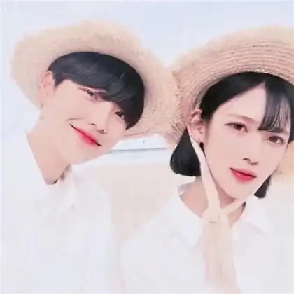 小清新情侣头像一左一右,真人有点搞怪的情侣们