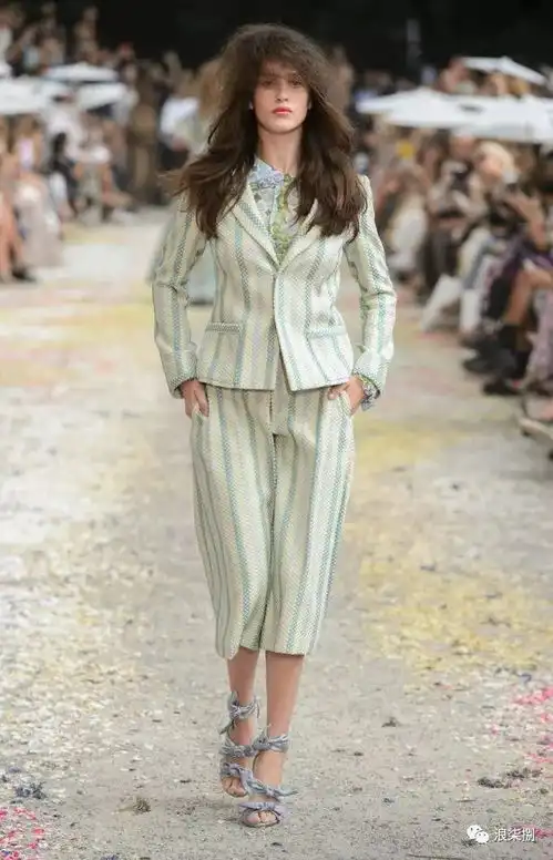 穿睡衣出门,2019春夏女套装慵懒至极