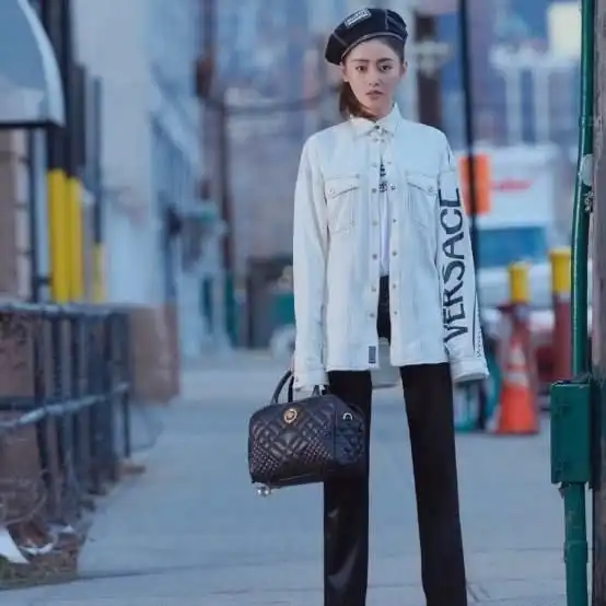 张天爱的腿有多直都能将袜子穿出了纸杯的感觉简直逆天了