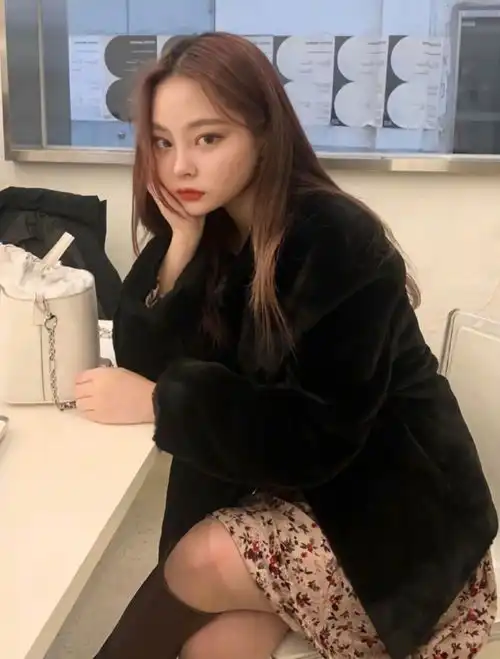 猫相女孩的日常搭配怕要火遍街头了,可盐可甜,男生无法抗拒
