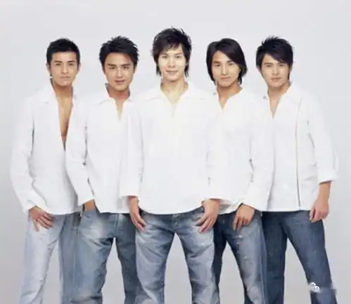 23岁沈月找43岁爹系男友谈恋爱她在想什么啊...