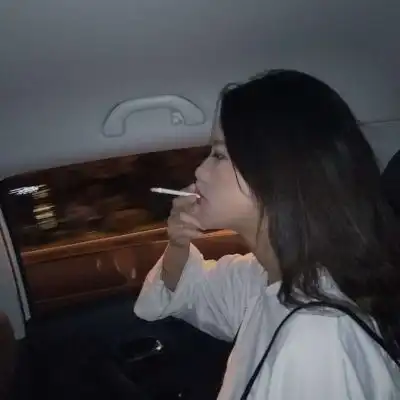 女生头像抽烟霸气