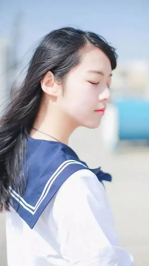 清冷禁欲系女生照片回眸