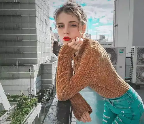 天呐99年出生,身材火辣没有锥子脸的她清纯又妩媚,沦陷啦