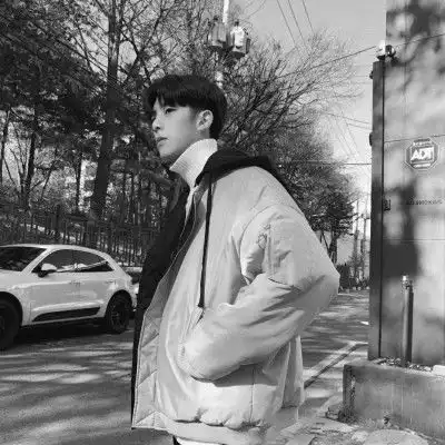 有人让我觉得温暖,伤感好看的男生黑白头像图片