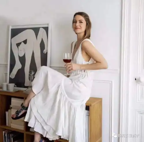 今夏流行简约风搭配一身白色穿搭超凡脱俗,很有高级感