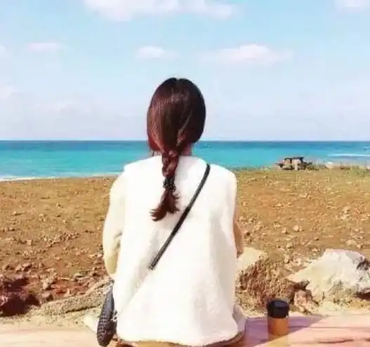 我喜欢上帅气的男老师,他也向我表白很爱我,但他已婚该怎么办