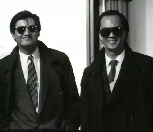 老港星遇到内地粉丝合影,还追了两条街发红包,这是妥妥的香港文旅代言人啊