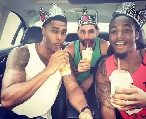 这些认真自拍的男人,你hold得住吗