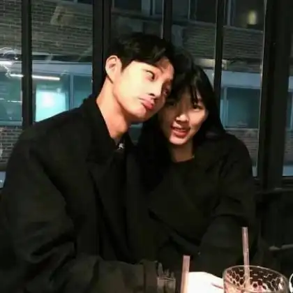 接吻情侣头像,超甜的接吻情侣头像一看就喜欢的