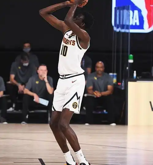 nba球鞋上脚詹姆斯上脚新款lebron18,kobe系列依然流行