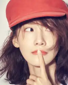 组图林允儿登时尚杂志封面穿牛仔服罕见秀事业线