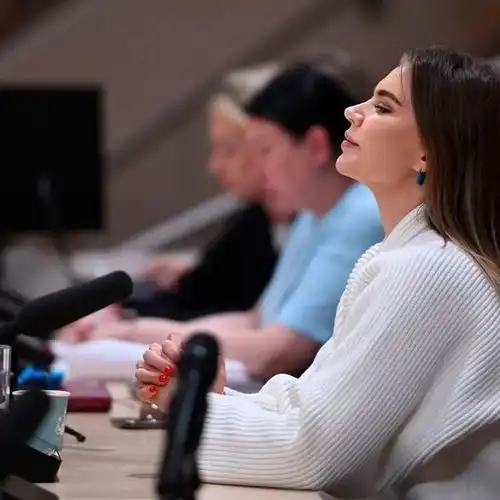 40岁俄罗斯体操皇后看学员训练,态度惹争议,被曝和普京已无关系