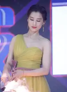 黄圣依穿黄裙露美肩梳仙女发型清纯可人