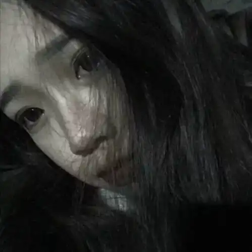头像女丧系哭泣文案